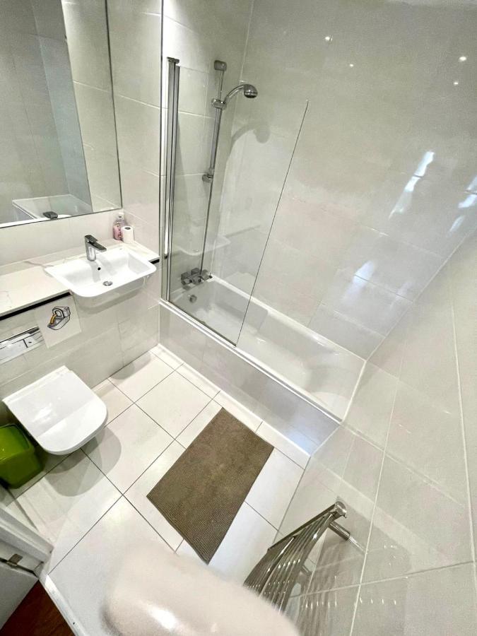 London Stratford Luxury House, 5 Minutes Walk Station, Westfield, 3 Bedrooms 3 Bathrooms, Reception, Garden, Parking Exteriér fotografie