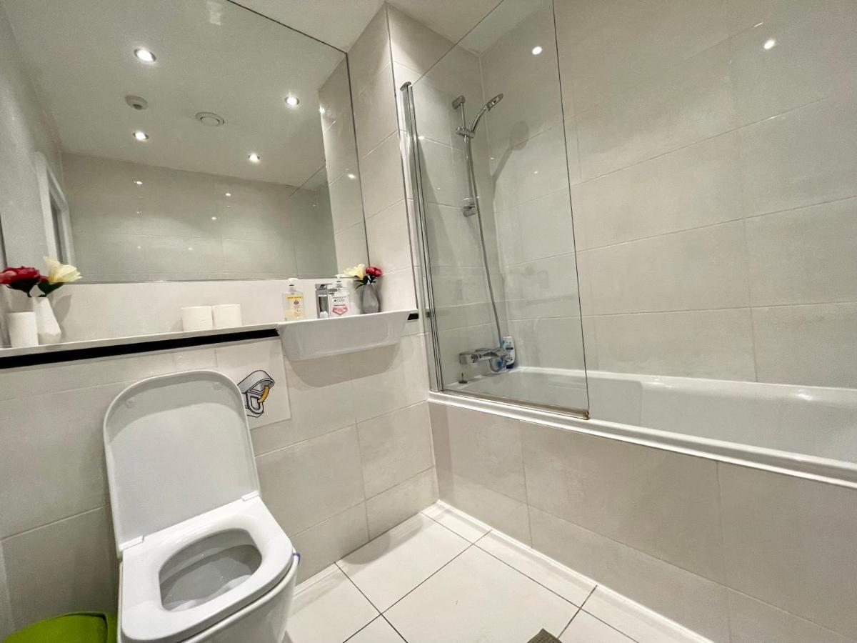 London Stratford Luxury House, 5 Minutes Walk Station, Westfield, 3 Bedrooms 3 Bathrooms, Reception, Garden, Parking Exteriér fotografie