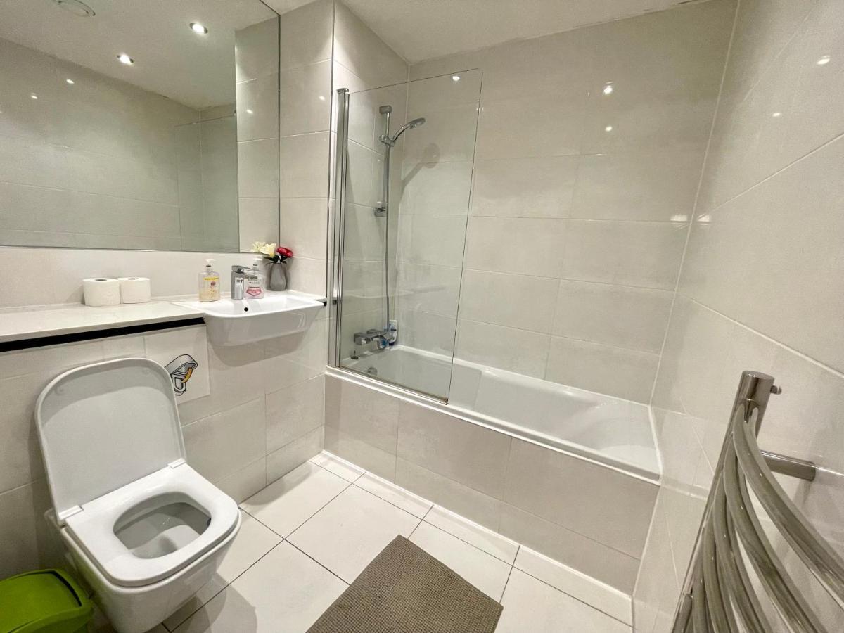London Stratford Luxury House, 5 Minutes Walk Station, Westfield, 3 Bedrooms 3 Bathrooms, Reception, Garden, Parking Exteriér fotografie